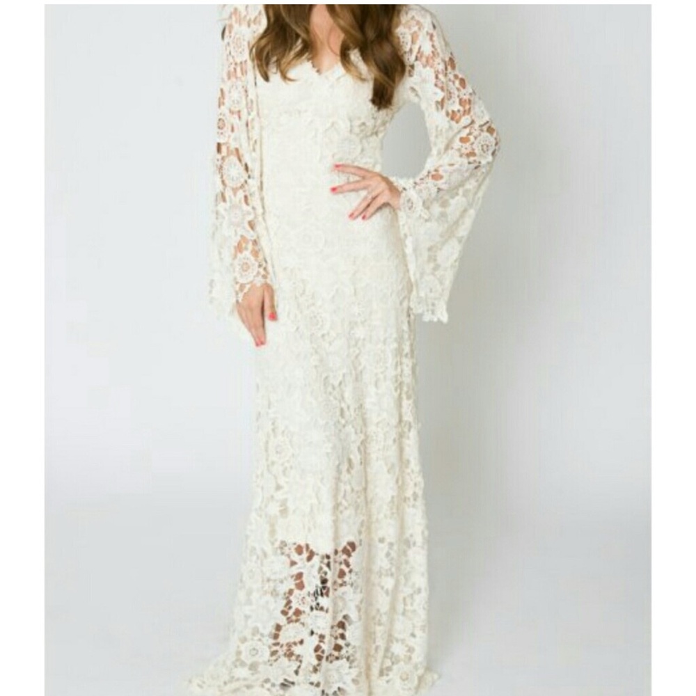Chic Long Sleeve Lace Dress in white